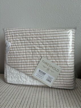 NWT Full/Queen Reversible Cotton Stripe Quilt Khaki - Threshold